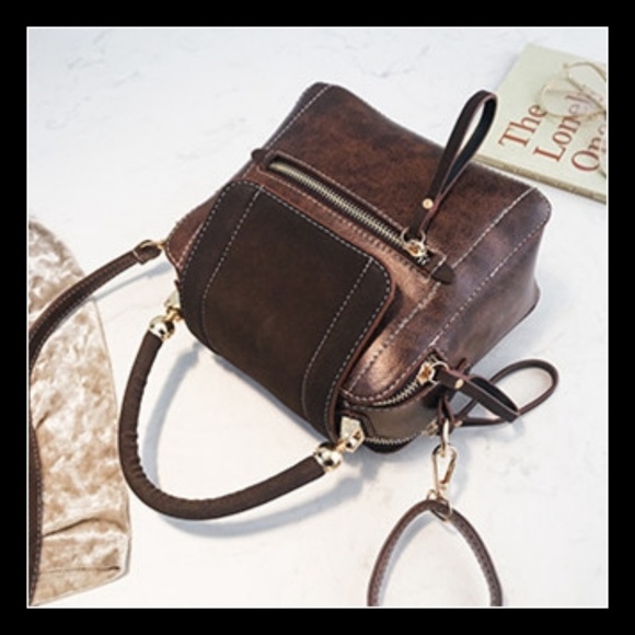 NEW KATE Tote Crossbody - Picture 5 of 8